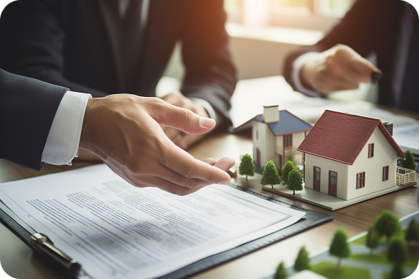 Derecho inmobiliario — Estudio Hurtado, abogados en Lima revisando documentos de propiedad